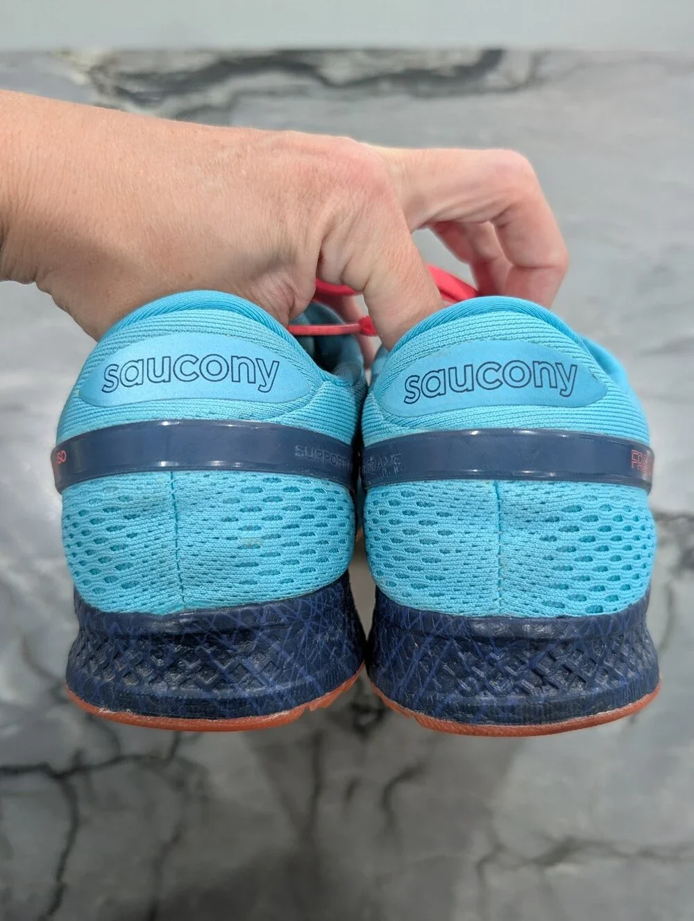 Saucony Everun Women's Blue Running Sneakers with Pink Laces